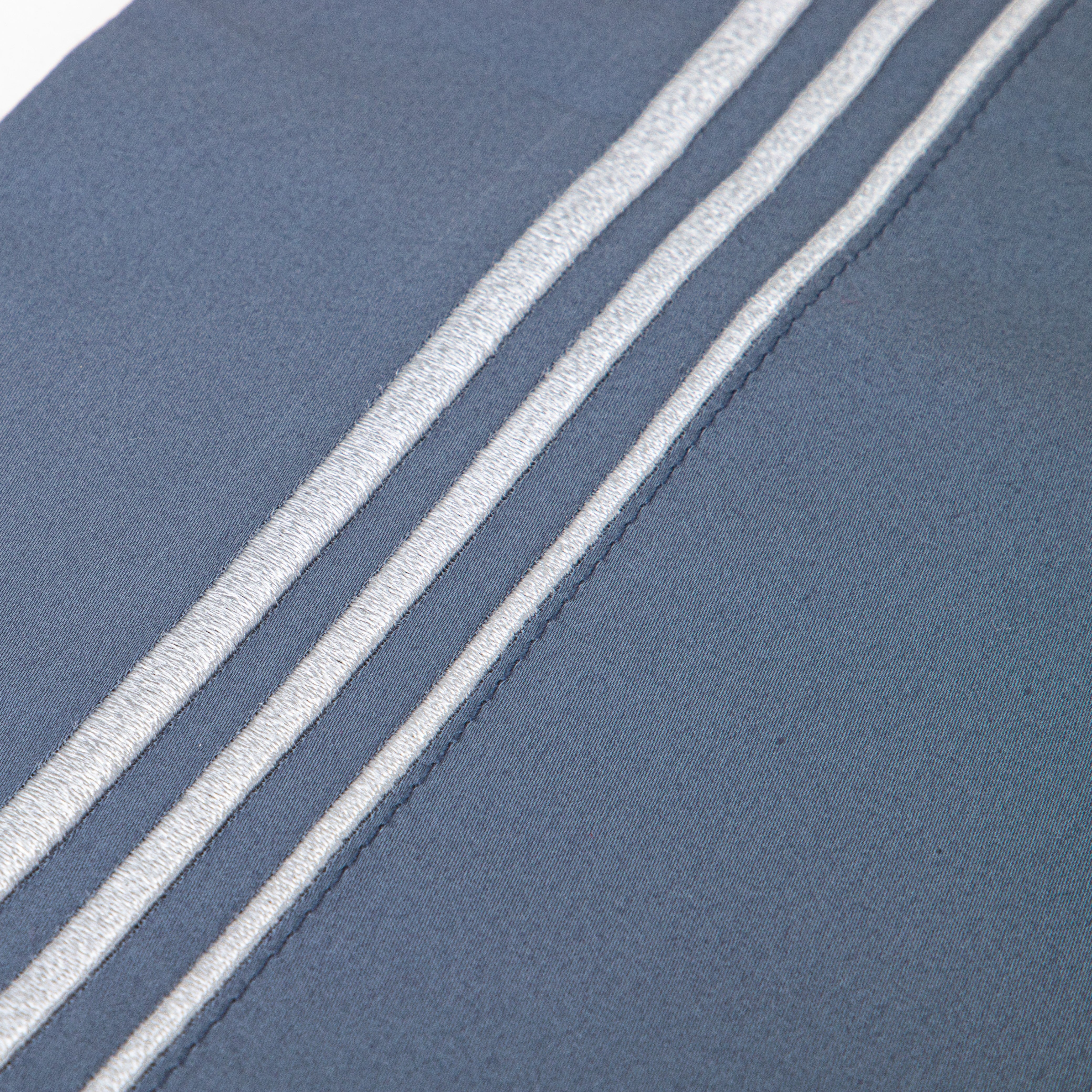 Federa Parah in Raso TC200 di Puro Cotone con Dettaglio a Volano Colorazione Blu - Immagine 2